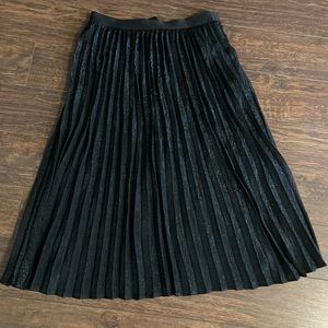 Reitmans Rock & Shine sparkling black skirt. Size medium. Never worn